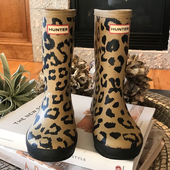 HUNTER ☔️ LEOPARD RAIN BOOTS - Picture 3 of 12